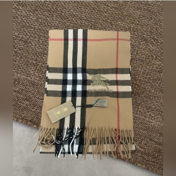 Burberry scarf - Picture 2 of 3